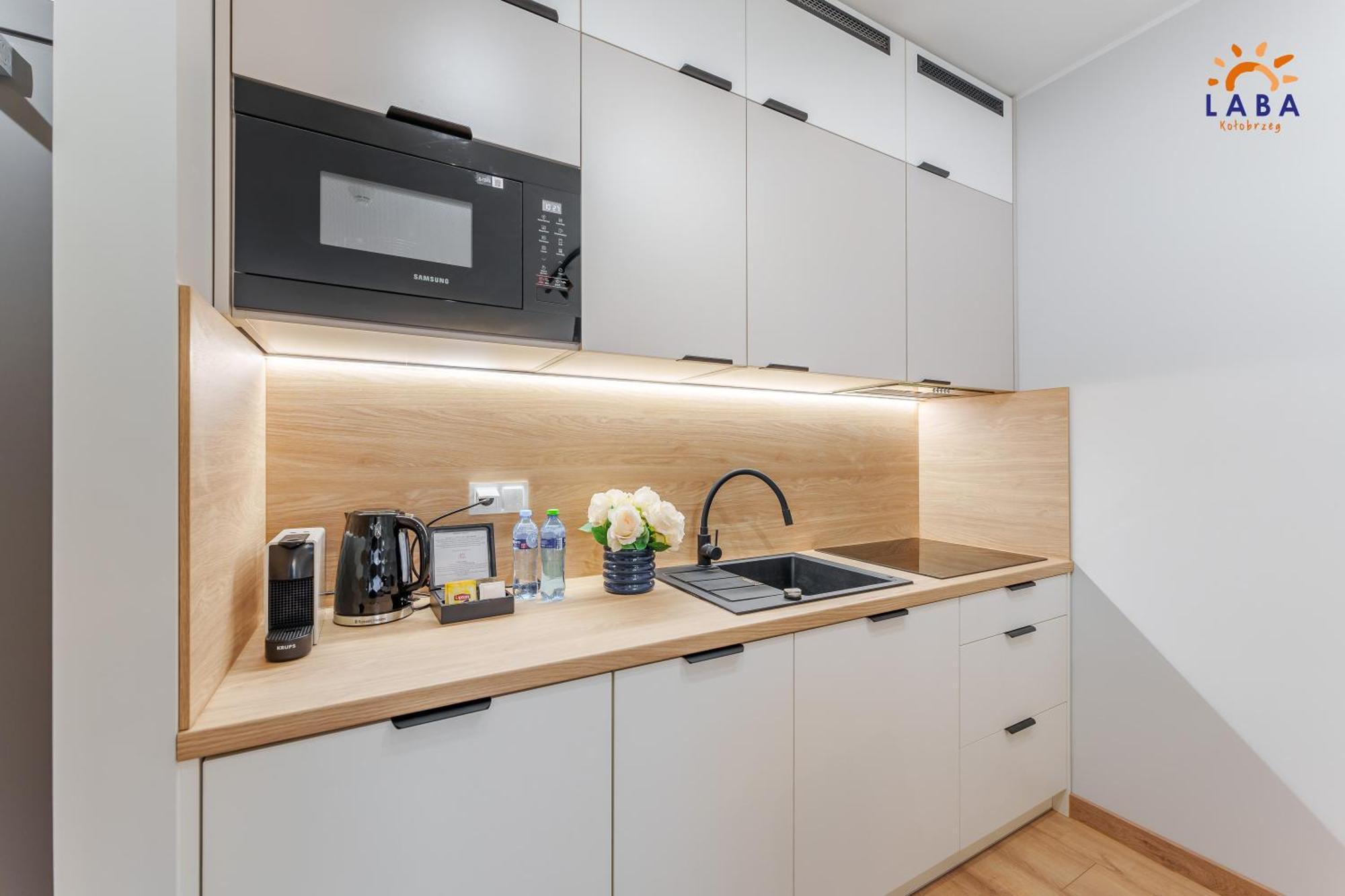Laba Kolobrzeg Apartamenty Kollataja Z Parkingiem Kültér fotó